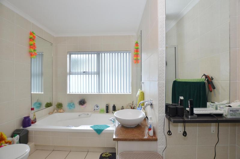 To Let 4 Bedroom Property for Rent in Everglen Western Cape
